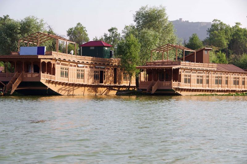 Traditional House Boat HouseBoats